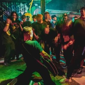 Sweet 17th Scared Famous | Line-up band lintas generasi, berkumpul.